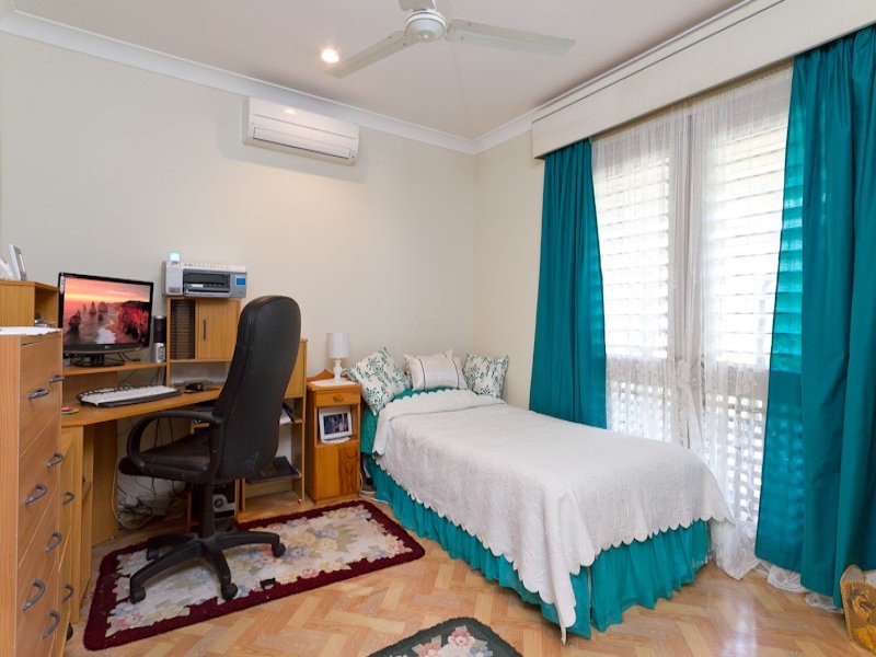 1 Rosemont Court, Mooroobool QLD 4870