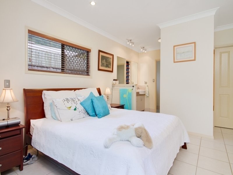 33 Goodsell Dr, Bentley Park QLD 4869
