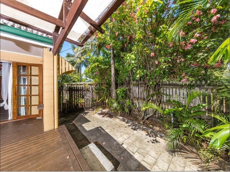 18/404 McCoombe Street, Mooroobool QLD 4870