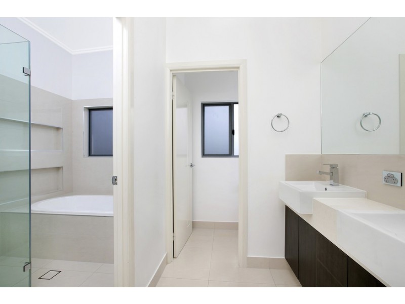 13 Alstonia Close, Redlynch QLD 4870