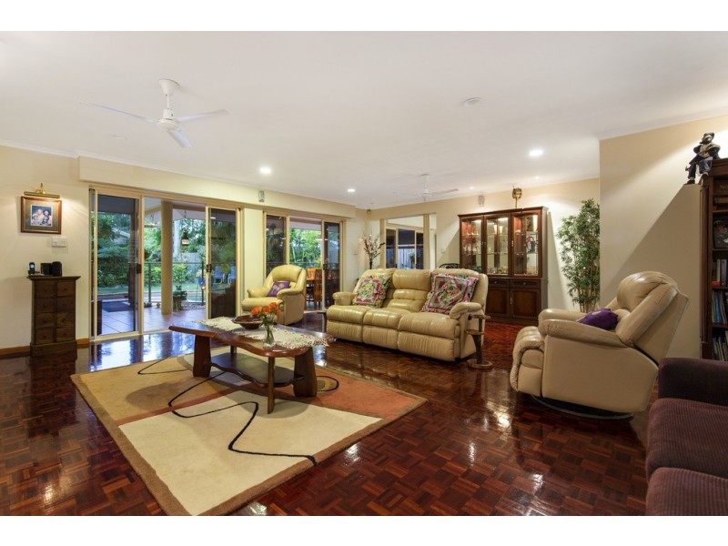 14 Thais Street, Palm Cove QLD 4879