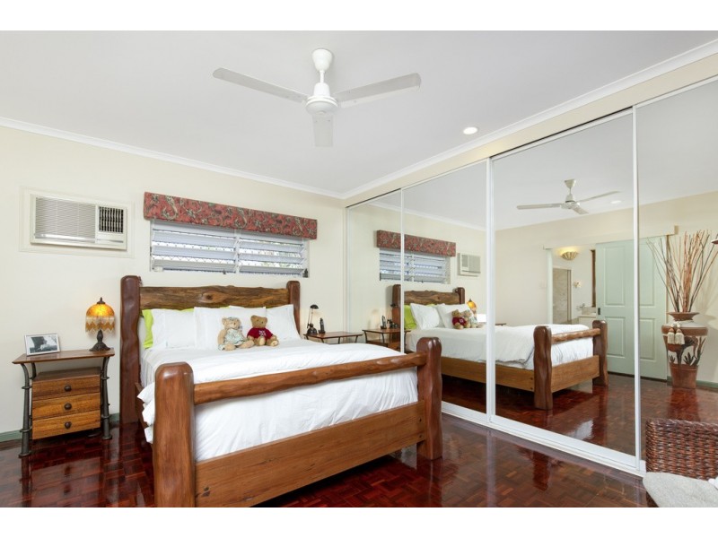 14 Thais Street, Palm Cove QLD 4879