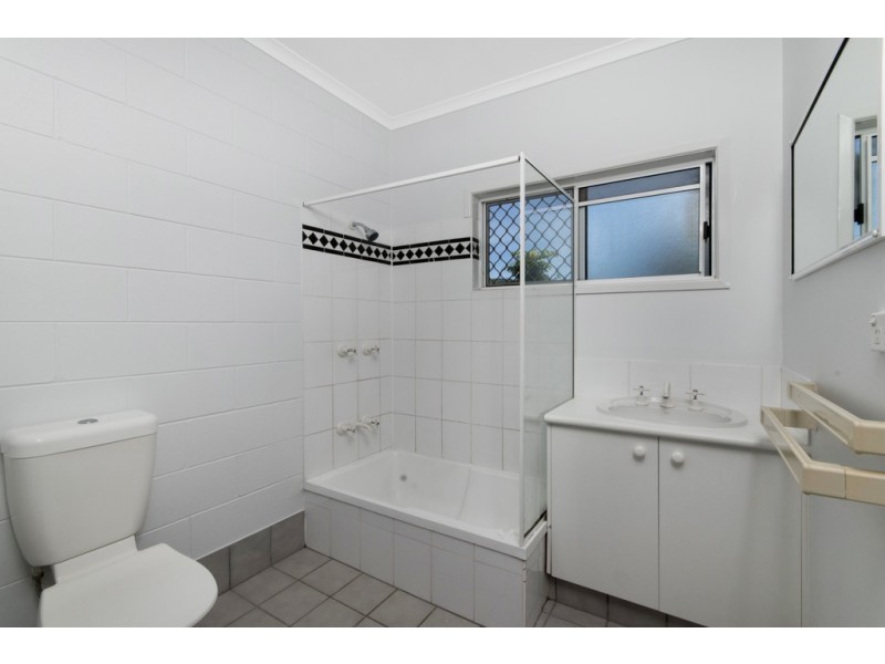 4/126 Pease Street, Manoora QLD 4870
