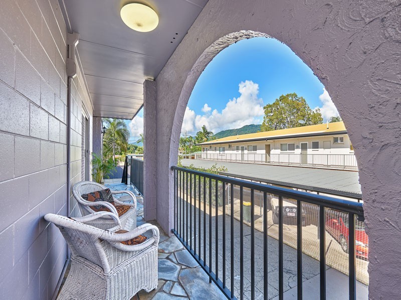 8/120 Greenslopes Street, Edge Hill QLD 4870