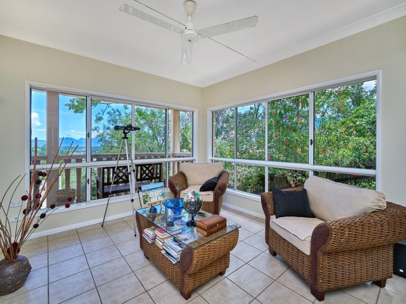 7 Solomon Place, Mooroobool QLD 4870