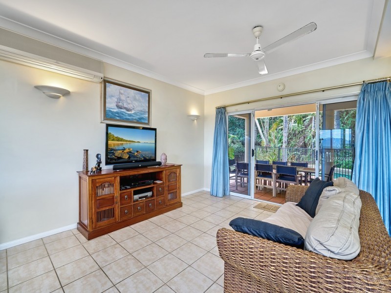 7 Solomon Place, Mooroobool QLD 4870