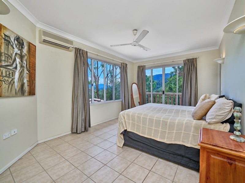 7 Solomon Place, Mooroobool QLD 4870