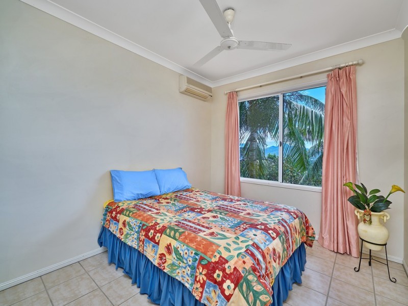 7 Solomon Place, Mooroobool QLD 4870