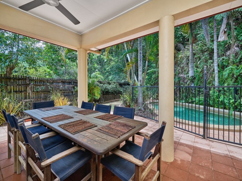 7 Solomon Place, Mooroobool QLD 4870