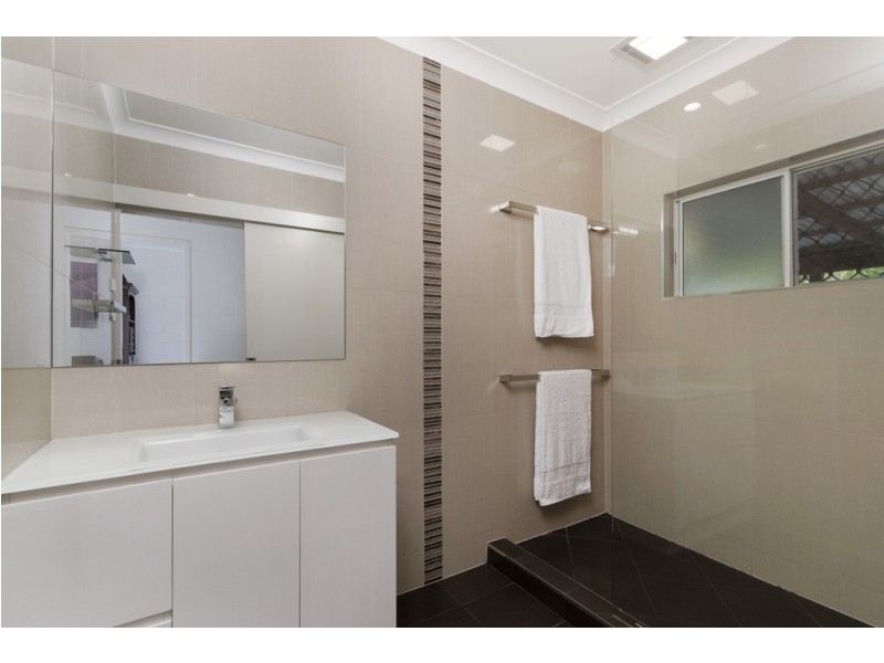 32 Leeuwin Crescent, Bentley Park QLD 4869