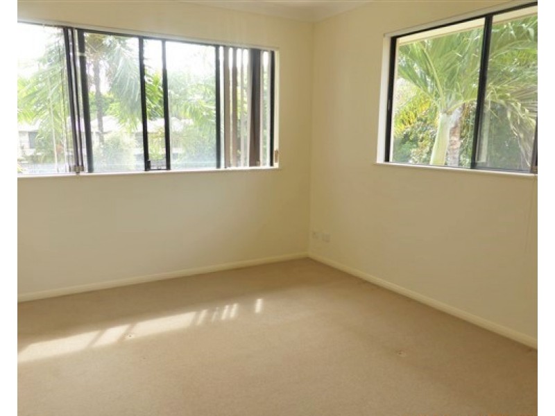 2/185 Kamerunga Road, Freshwater QLD 4870