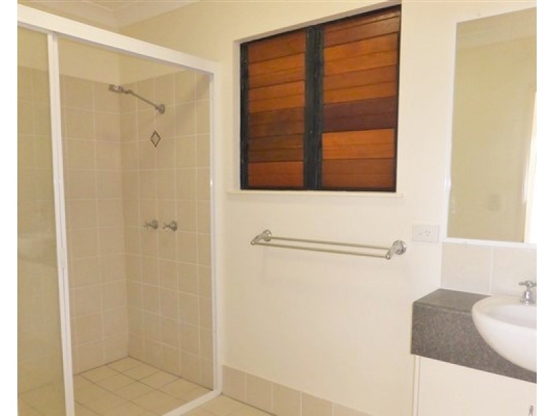 2/185 Kamerunga Road, Freshwater QLD 4870