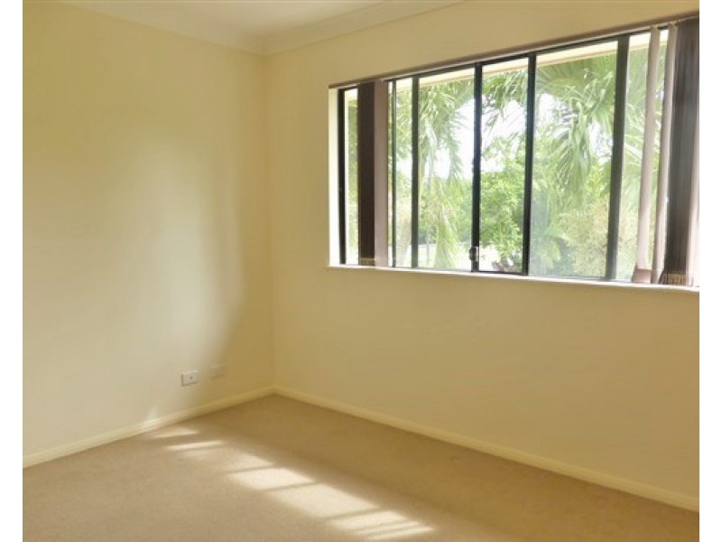 2/185 Kamerunga Road, Freshwater QLD 4870