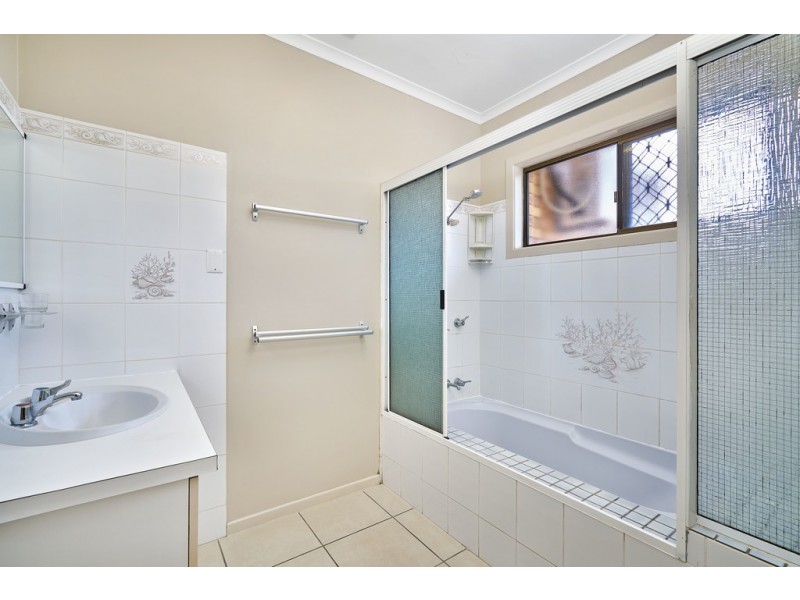 17 Sandpiper Court, Bayview Heights QLD 4868