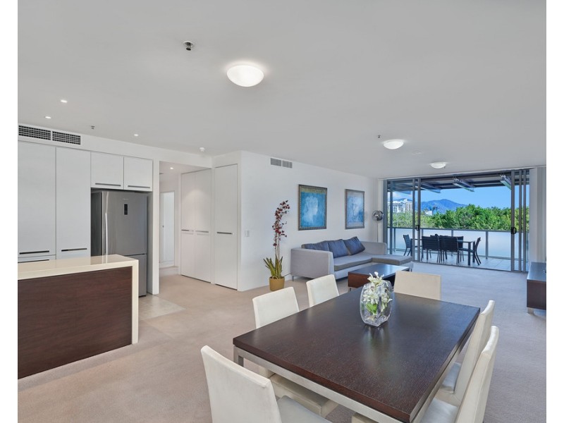8/1 Marlin Parade, Cairns City QLD 4870