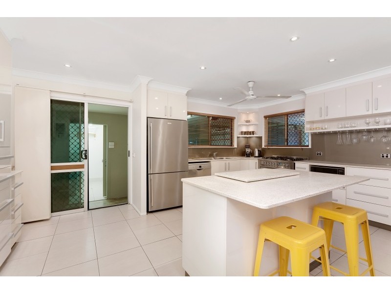 9 Fairview Street, Bayview Heights QLD 4868