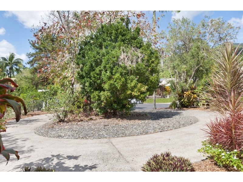 8 Caesar Close, Mooroobool QLD 4870