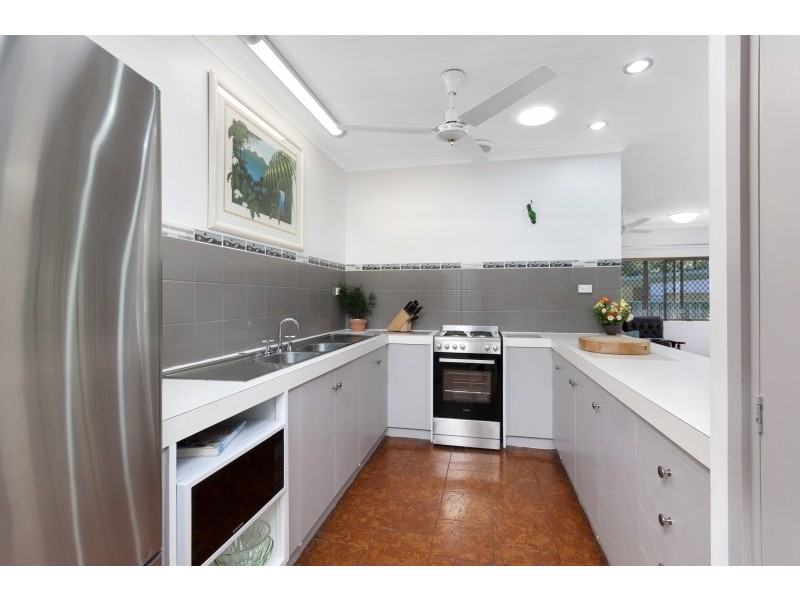 8 Caesar Close, Mooroobool QLD 4870