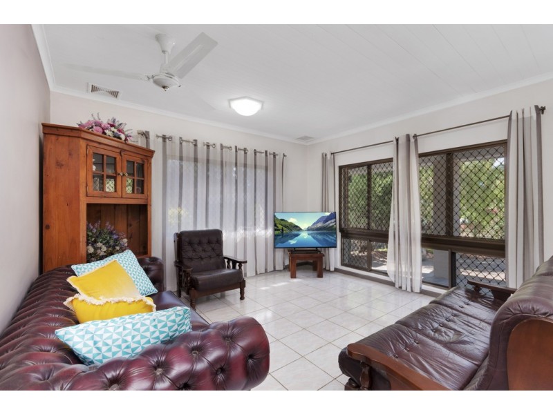 8 Caesar Close, Mooroobool QLD 4870