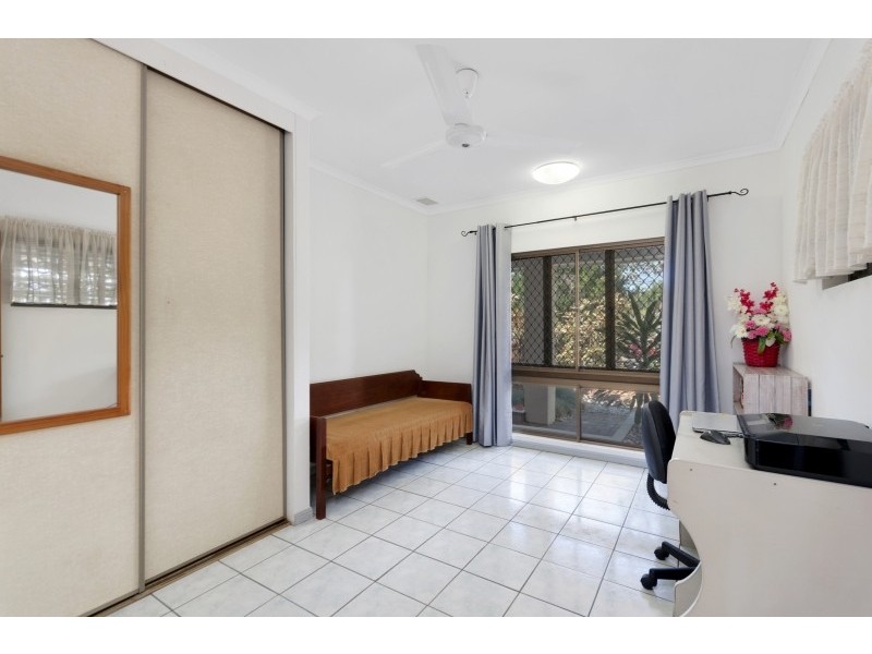 8 Caesar Close, Mooroobool QLD 4870
