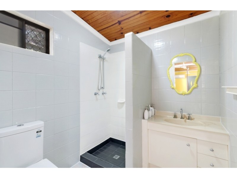 8 Caesar Close, Mooroobool QLD 4870