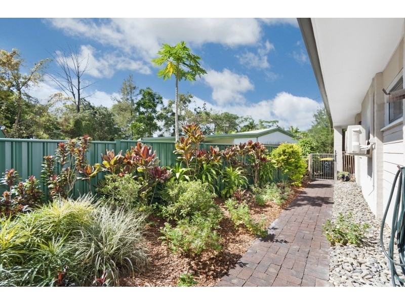 8 Caesar Close, Mooroobool QLD 4870