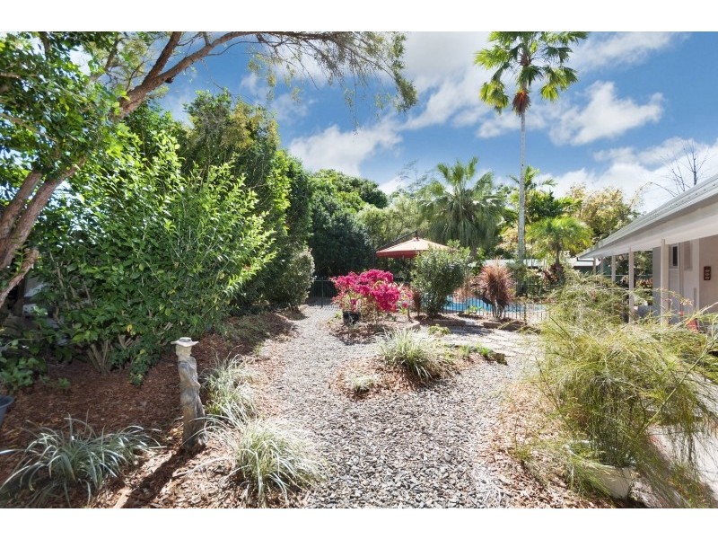 8 Caesar Close, Mooroobool QLD 4870