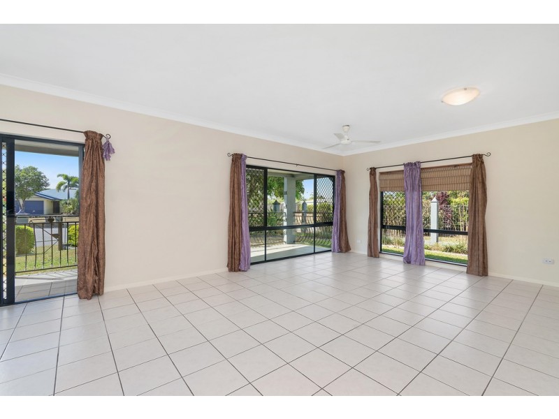 4 Picnic Street, White Rock QLD 4868