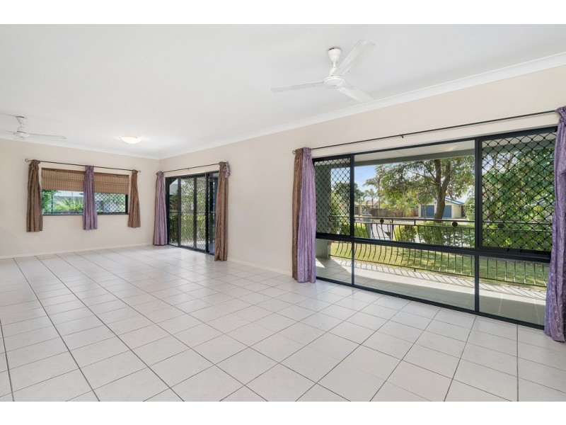 4 Picnic Street, White Rock QLD 4868