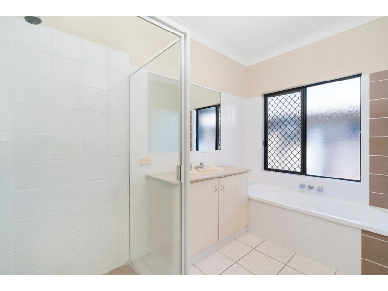 4 Picnic Street, White Rock QLD 4868