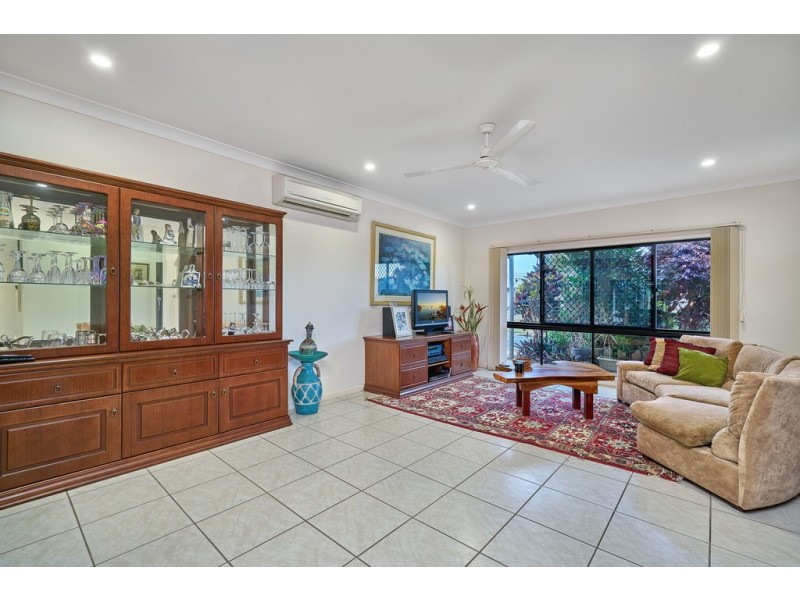 52 Tyrconnell Crescent, Redlynch QLD 4870