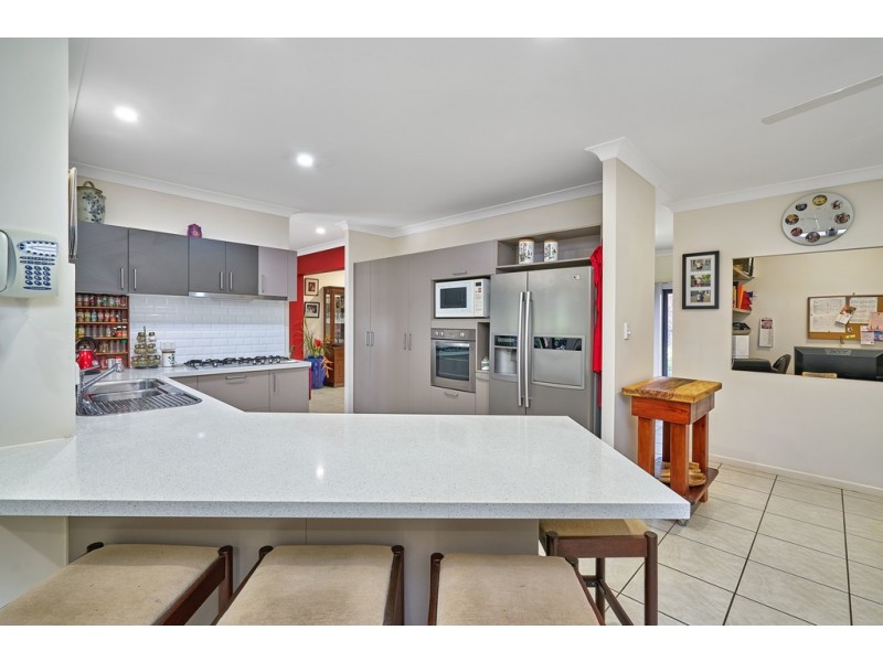 52 Tyrconnell Crescent, Redlynch QLD 4870