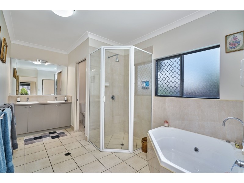 52 Tyrconnell Crescent, Redlynch QLD 4870