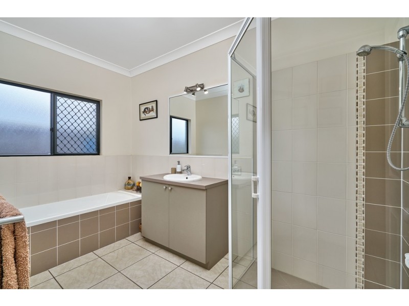 52 Tyrconnell Crescent, Redlynch QLD 4870