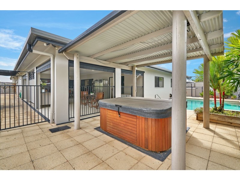 52 Tyrconnell Crescent, Redlynch QLD 4870