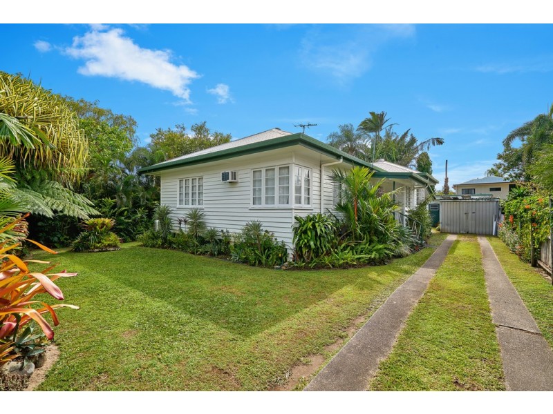 82 English Street, Manunda QLD 4870