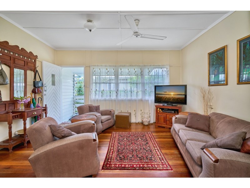 82 English Street, Manunda QLD 4870