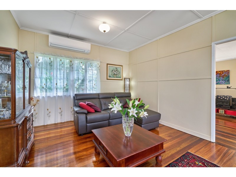 82 English Street, Manunda QLD 4870