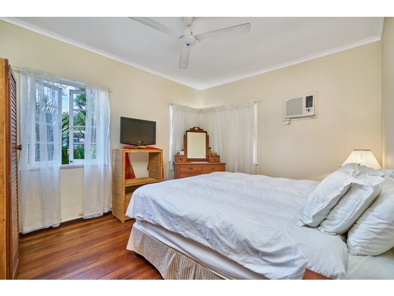 82 English Street, Manunda QLD 4870