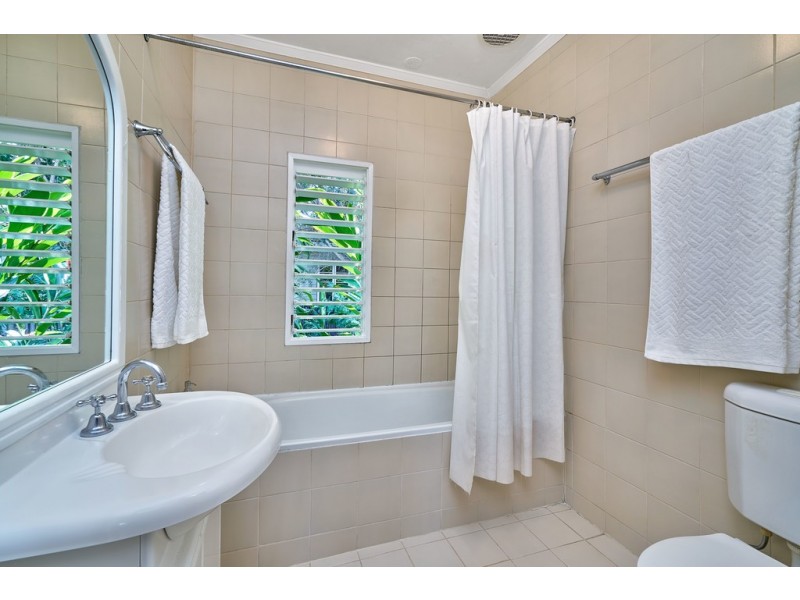 82 English Street, Manunda QLD 4870