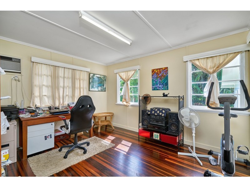 82 English Street, Manunda QLD 4870