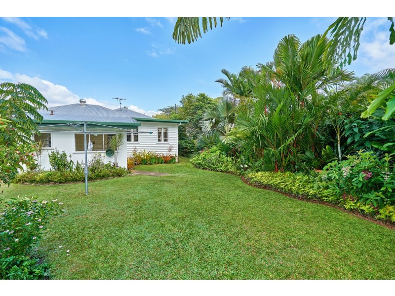 82 English Street, Manunda QLD 4870