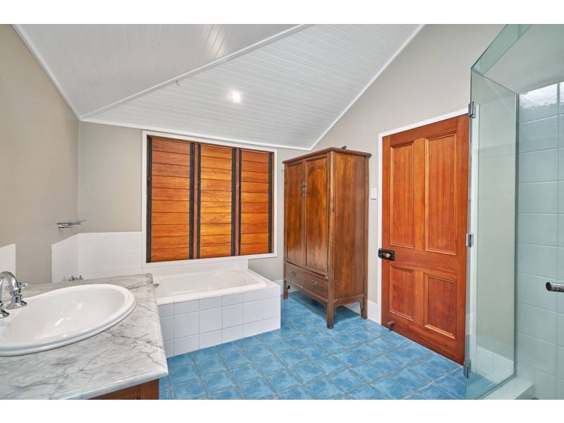 7 Thomas Street, Cairns North QLD 4870