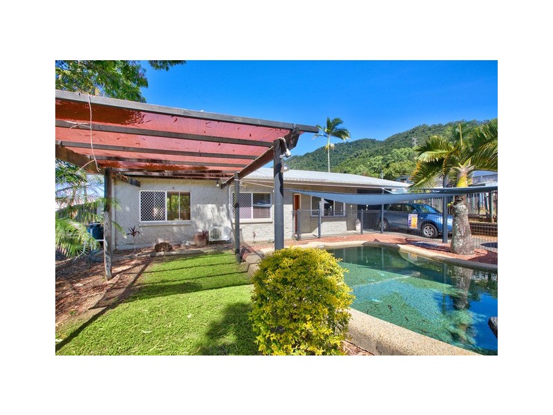 6 Milford Close, Kanimbla QLD 4870