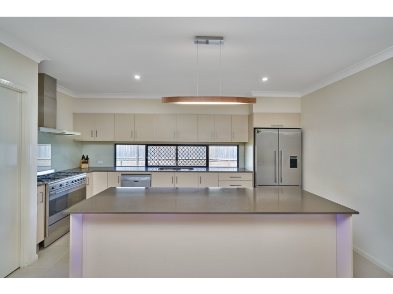 59 Springbrook Avenue, Redlynch QLD 4870