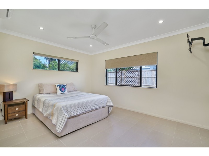 59 Springbrook Avenue, Redlynch QLD 4870