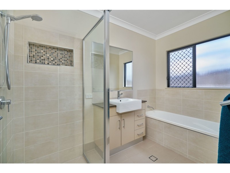 59 Springbrook Avenue, Redlynch QLD 4870