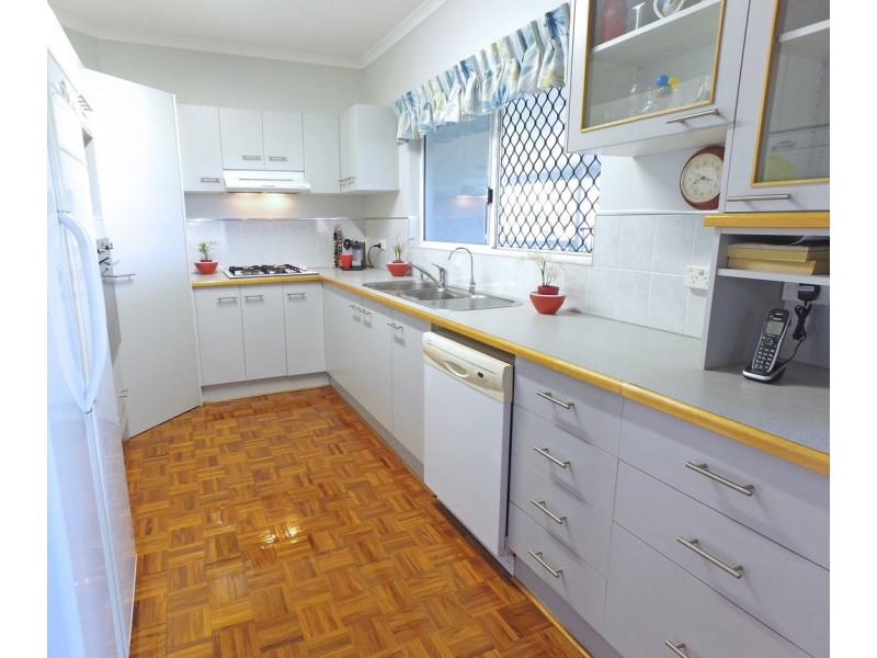 36 Guthrie Place, Bentley Park QLD 4869