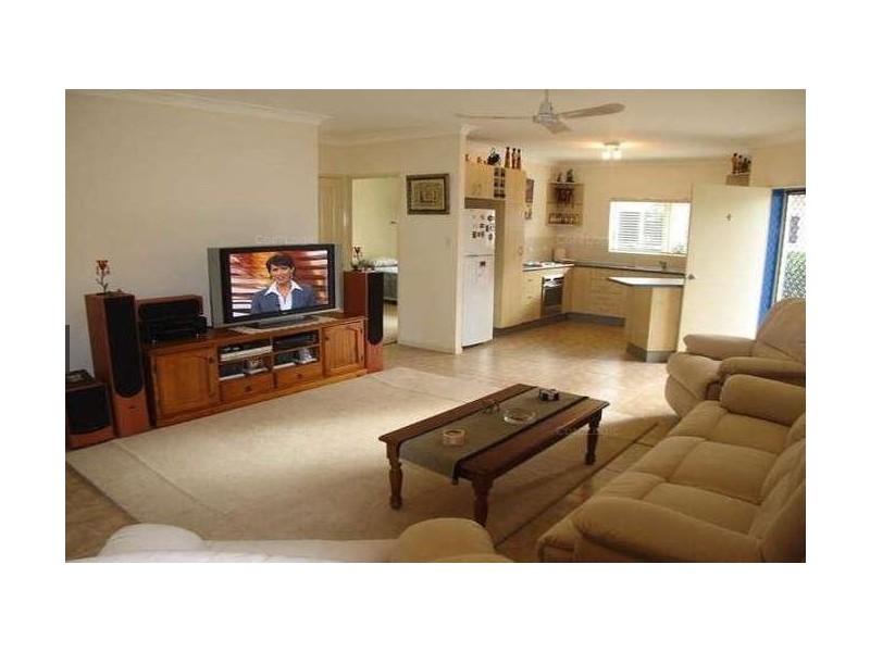 4/4-8 Pool Close, Woree QLD 4868