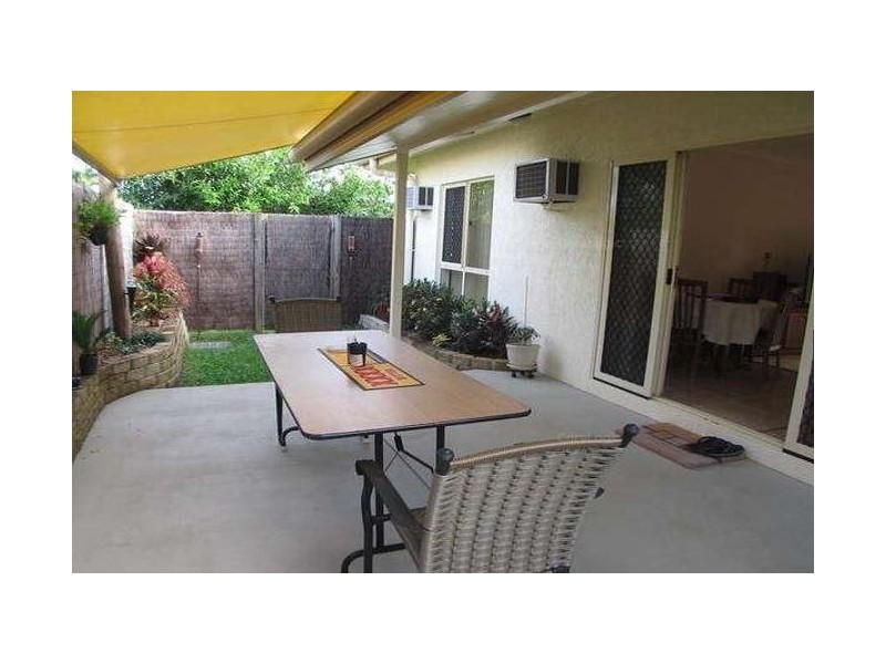 4/4-8 Pool Close, Woree QLD 4868